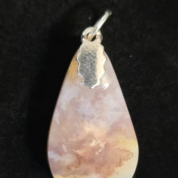 Handmade Small Freeform cab pendant from plume agate - Picture 2 of 4
